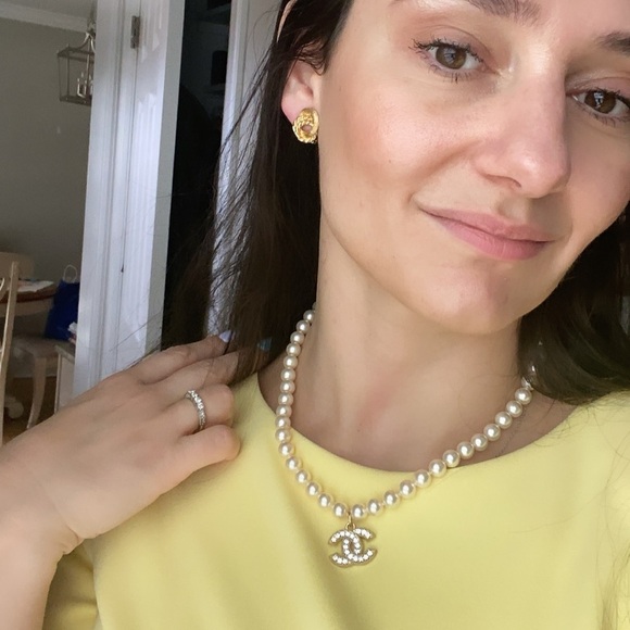 Vintage Christian Dior gold tone clip on dainty Earrings - Picture 7 of 15